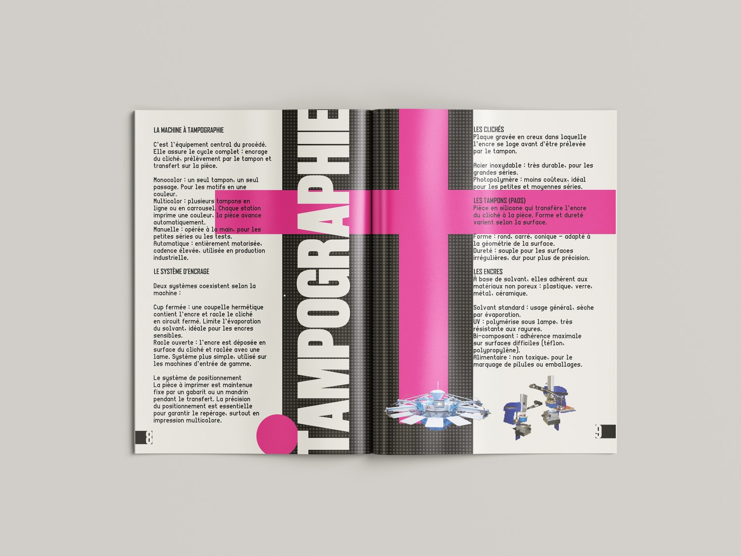 Double-page rose sur la machine à tampographie